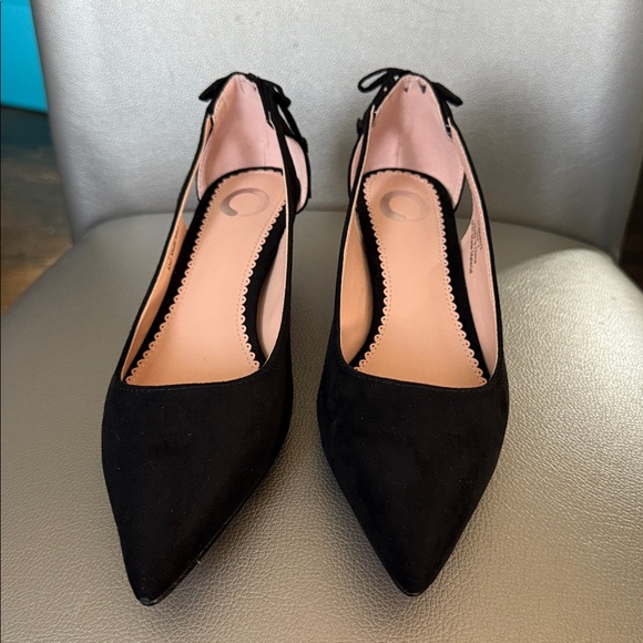 Journee Women's Bindi Pump - Picture 1 of 5